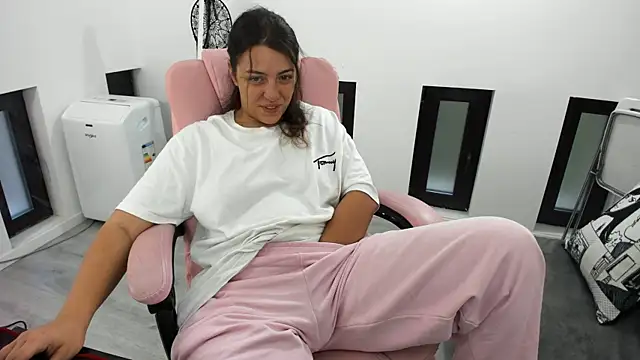 Dyana Kaylinn online show from 09-12-25, 04:23