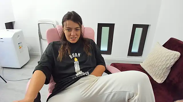 Dyana Kaylinn online show from 09-28-25, 04:40