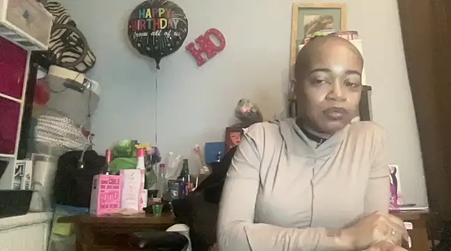 Snapshot of MommyConfident chatting on 02-18-25, 12:15 MommyConfident online show from 02-18-25, 12:15