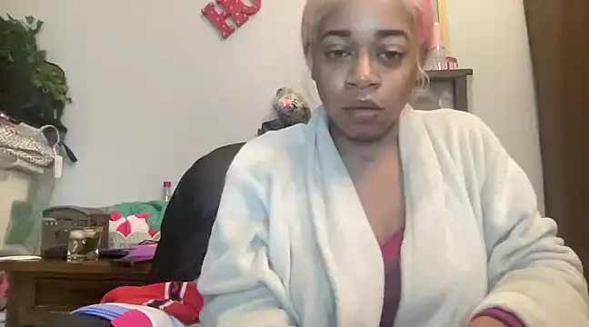 Snapshot of MommyConfident chatting on 03-15-25, 05:41 MommyConfident online show from 03-15-25, 05:41