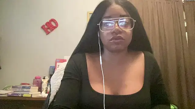 Snapshot of MommyConfident chatting on 09-30-25, 01:05 MommyConfident online show from 09-30-25, 01:05