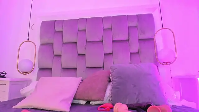 PamelaMendez  online show from 03-01-25, 06:24