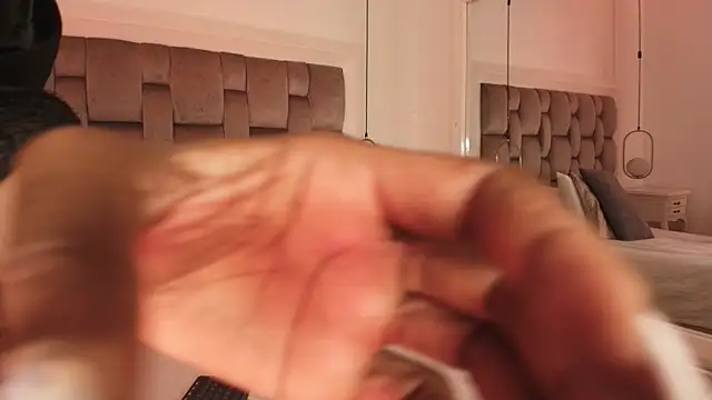 PamelaMendez  online show from 11-29-25, 04:04