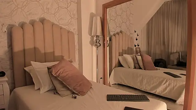 PamelaMendez  online show from 12-02-25, 03:23