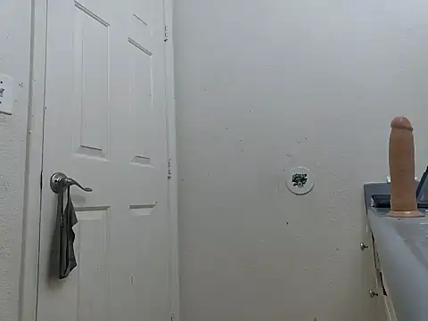 Snapshot of Fuckmyassg00d chatting on 10-01-25, 08:37 Fuckmyassg00d online show from 10-01-25, 08:37