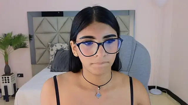 maiaa ruiz online show from 11-18-25, 02:43