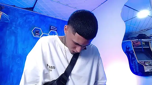 Liam lee online show from 12-24-24, 04:08