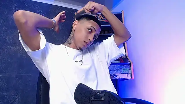 Liam lee online show from 03-01-25, 01:18