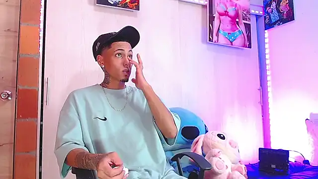 Liam lee online show from 11-17-25, 06:24