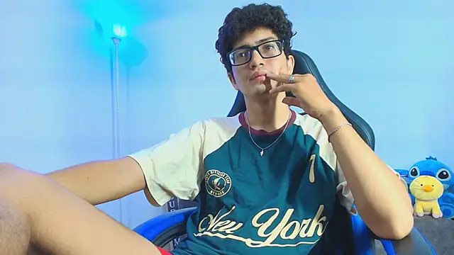 TylerWhite  online show from 10-01-25, 03:45