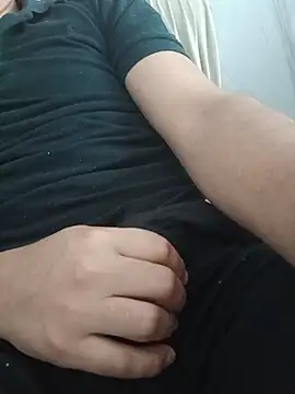 Snapshot of latino17 chatting on 11-19-25, 03:56 latino17 online show from 11-19-25, 03:56