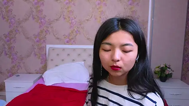 Shy Kira online show from 02-06-25, 12:37