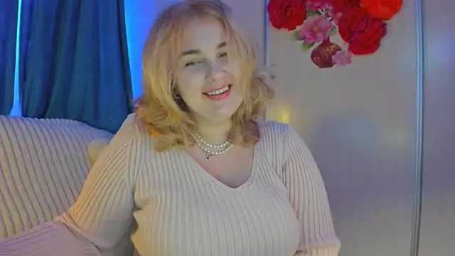 CoraSwon online show from 02-03-25, 05:03