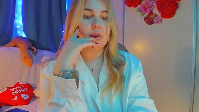 CoraSwon online show from 02-09-25, 04:18