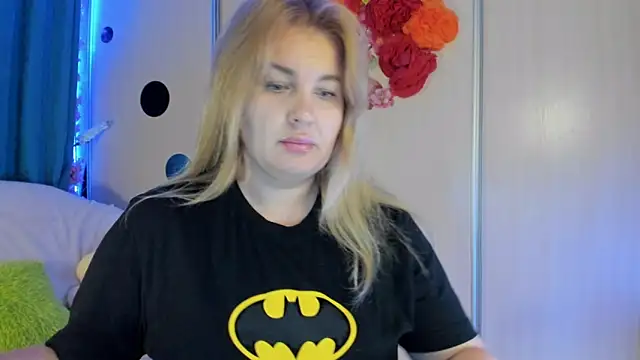 CoraSwon online show from 09-18-25, 06:10