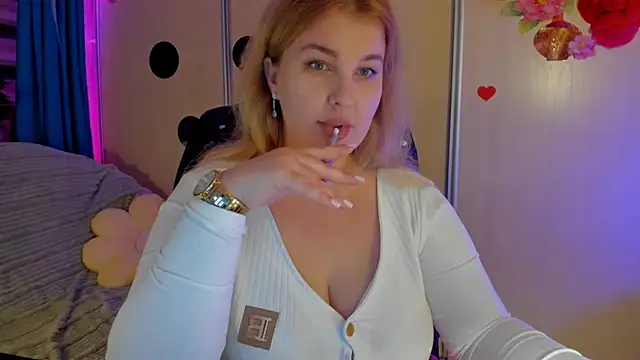 CoraSwon online show from 11-27-25, 08:44