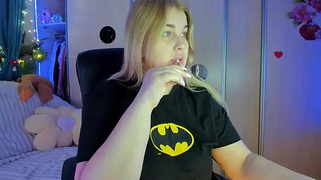 CoraSwon online show from 02-07-26, 05:55