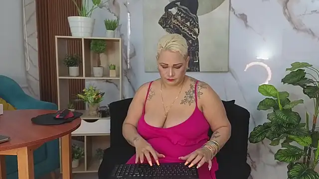 GianellaCox  online show from 10-29-25, 01:02