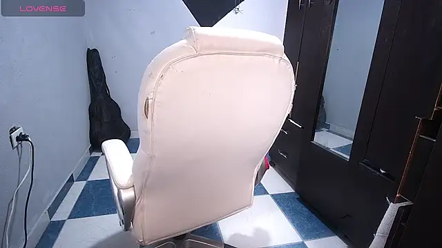 grace molly14 online show from 03-18-25, 01:42