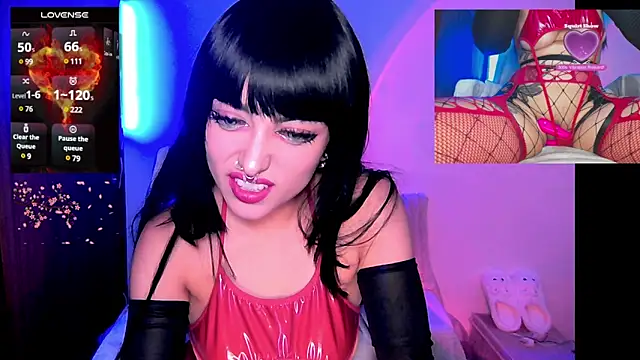 Snapshot of HollyDominic chatting on 03-05-25, 05:08 HollyDominic online show from 03-05-25, 05:08