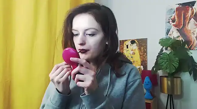 Snapshot of juicyNadine chatting on 12-13-24, 06:21 juicyNadine online show from 12-13-24, 06:21