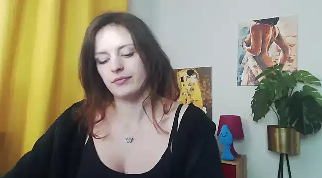 Snapshot of juicyNadine chatting on 01-22-25, 12:27 juicyNadine online show from 01-22-25, 12:27