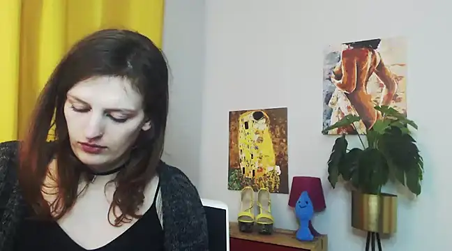 Snapshot of juicyNadine chatting on 02-05-25, 12:27 juicyNadine online show from 02-05-25, 12:27