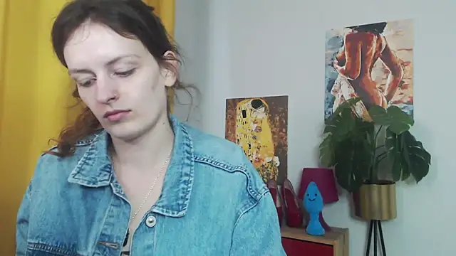 Snapshot of juicyNadine chatting on 09-10-25, 04:45 juicyNadine online show from 09-10-25, 04:45