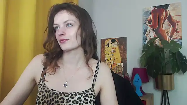 Snapshot of juicyNadine chatting on 09-11-25, 04:45 juicyNadine online show from 09-11-25, 04:45