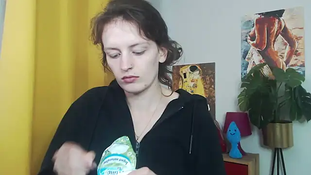 Snapshot of juicyNadine chatting on 09-16-25, 04:35 juicyNadine online show from 09-16-25, 04:35