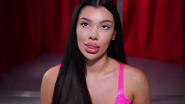 Snapshot of NatyDesiree chatting on 01-24-25, 10:41 NatyDesiree online show from 01-24-25, 10:41