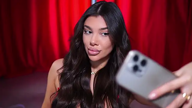 Snapshot of NatyDesiree chatting on 01-26-25, 07:52 NatyDesiree online show from 01-26-25, 07:52