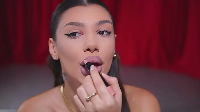 Snapshot of NatyDesiree chatting on 01-28-25, 07:53 NatyDesiree online show from 01-28-25, 07:53