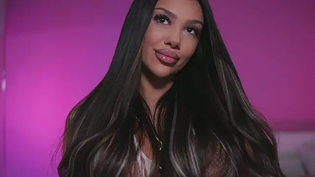 Snapshot of NatyDesiree chatting on 02-11-25, 10:39 NatyDesiree online show from 02-11-25, 10:39