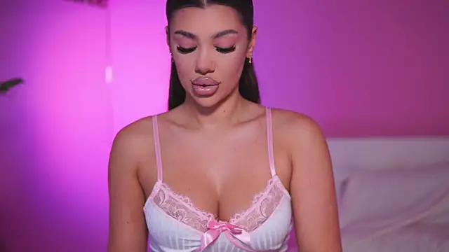 Snapshot of NatyDesiree chatting on 02-25-25, 05:08 NatyDesiree online show from 02-25-25, 05:08