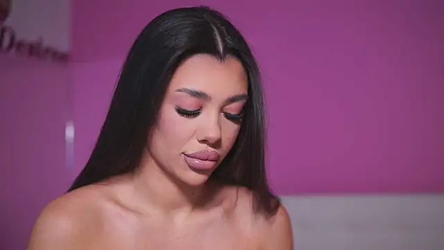 Snapshot of NatyDesiree chatting on 03-03-25, 05:09 NatyDesiree online show from 03-03-25, 05:09