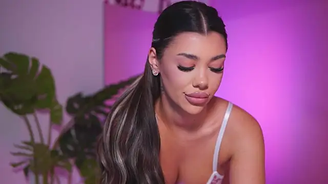 Snapshot of NatyDesiree chatting on 03-03-25, 11:22 NatyDesiree online show from 03-03-25, 11:22