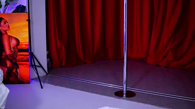 Snapshot of NatyDesiree chatting on 12-03-25, 05:04 NatyDesiree online show from 12-03-25, 05:04