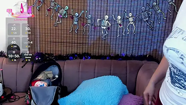 Snapshot of ariana_cross chatting on 10-12-25, 01:43 ariana cross online show from 10-12-25, 01:43