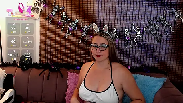 Snapshot of ariana_cross chatting on 10-15-25, 12:38 ariana cross online show from 10-15-25, 12:38