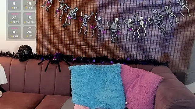 Snapshot of ariana_cross chatting on 10-22-25, 12:38 ariana cross online show from 10-22-25, 12:38