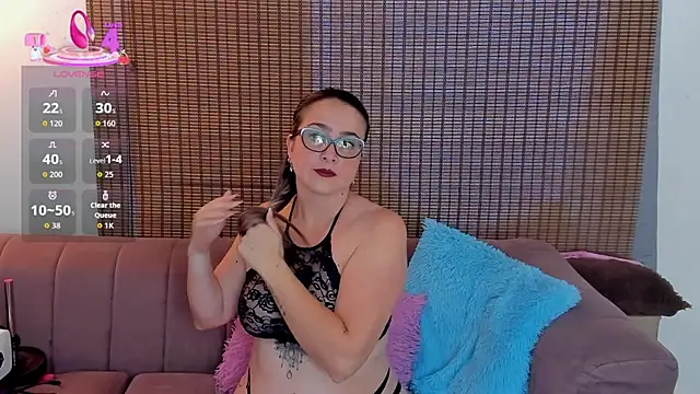 Snapshot of ariana_cross chatting on 12-15-25, 12:53 ariana cross online show from 12-15-25, 12:53