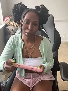 LeyaHoneybuns online show from 04-14-26, 03:29