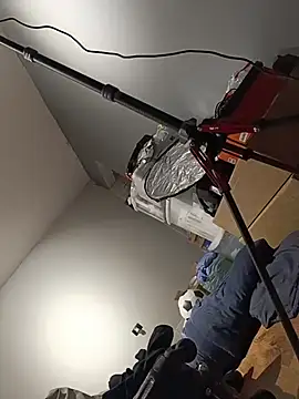 Snapshot of Kaue007 chatting on 12-15-25, 04:11 Kaue007 online show from 12-15-25, 04:11