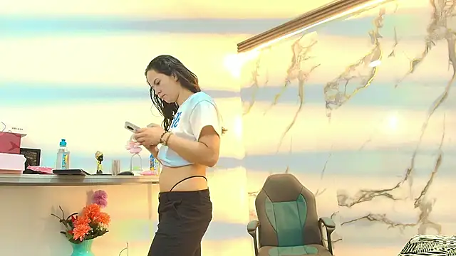 Lindsey8 online show from 02-04-26, 12:44