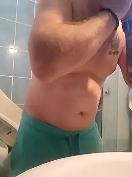 Snapshot of LucianM6 chatting on 09-16-25, 02:18 LucianM6 online show from 09-16-25, 02:18