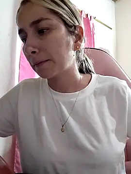 Iris love18 online show from 03-05-26, 11:01