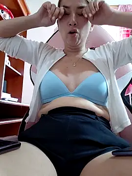 Iris love18 online show from 04-15-26, 07:58