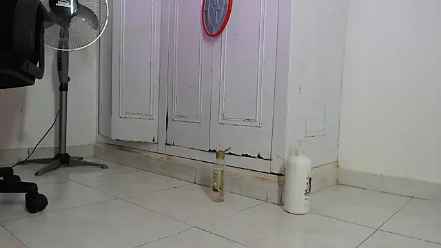 Snapshot of Chanel_87xxx chatting on 01-27-25, 04:22 Chanel 87xxx online show from 01-27-25, 04:22