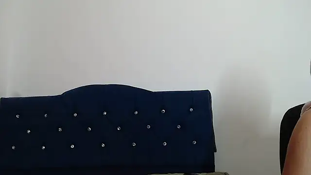 Snapshot of Chanel_87xxx chatting on 02-18-25, 01:44 Chanel 87xxx online show from 02-18-25, 01:44